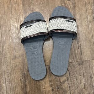 Havaianas Cream and Gray Minimalist Sandals